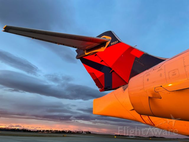 Boeing 717-200 (N947AT) - Sunset on a cold evening!  2/1/21.