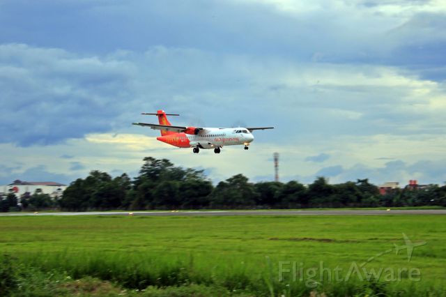 ATR ATR-72 (9M-FTJ) - Landing at Polonia Medan Airport