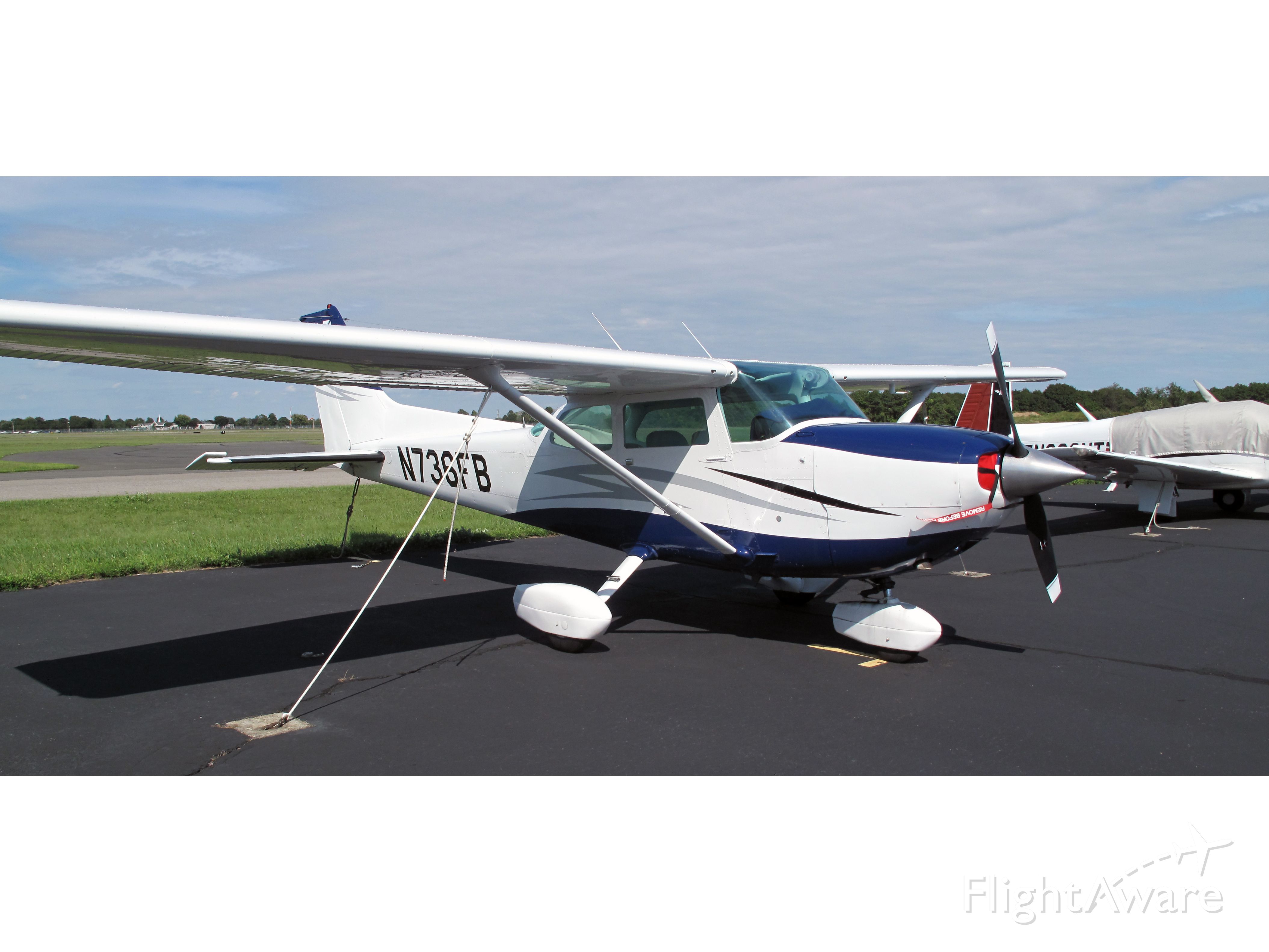Cessna Skyhawk (N736FB) - Nice paint job.