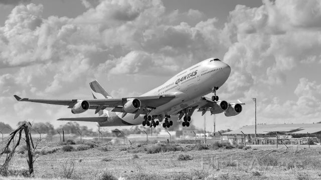 Boeing 747-400 (VH-OJU)