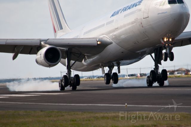 Airbus A340-300 (F-GLZP)