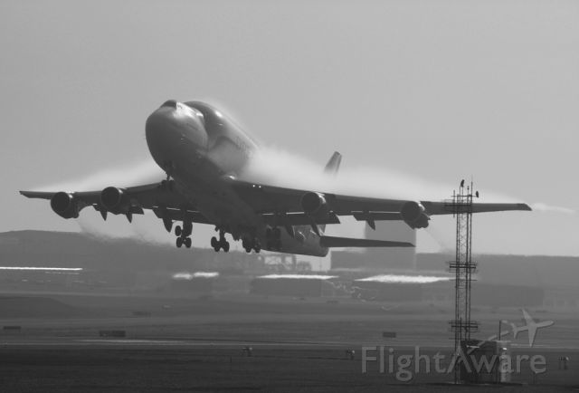 Boeing 747-200 (N249BA) - Photo uploaded by moonm    Boeing DreamLifter leaving KPAE