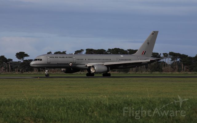 Boeing 757-200 (RNZAF7572) - Prince Harry arrives in Invercargill New Zealand 10/05/2015