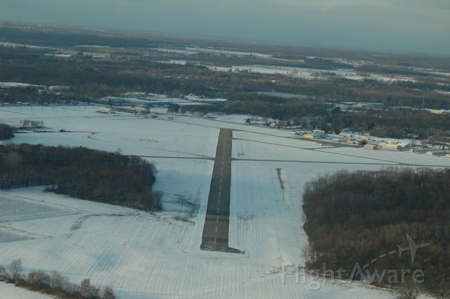N4958A — - Niles, MI Airport - Winter Approach