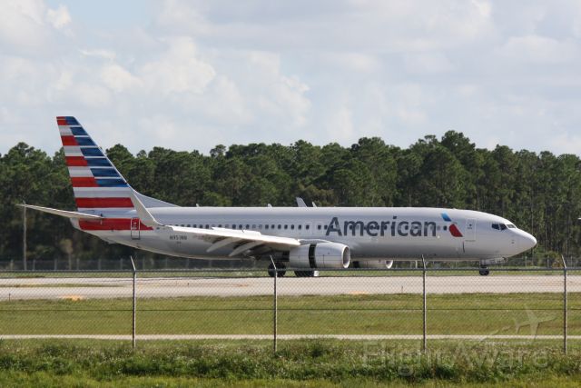 Boeing 737-800 (N951NN) - American Flight 1477 (N951NN) arrives at Southwest Florida International Airport following flight from Chicago-OHare International Airport