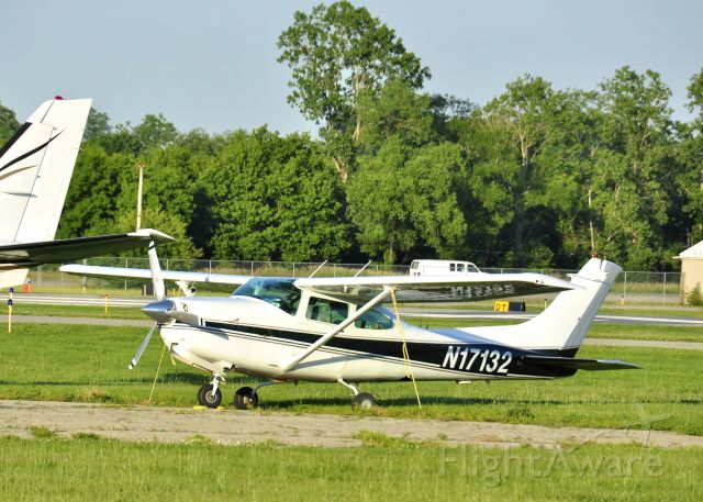 Cessna Skylane (N17132) - Cessna Skylane R182 N17132 in Ann Arbor Municipal