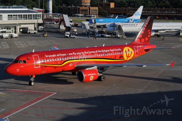 Airbus A320 (OO-SNA) - Special Livery "RedDevils" football club 