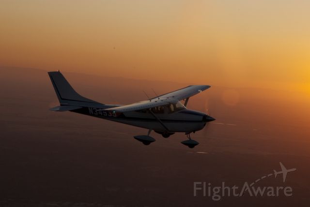 Cessna Skylane (N3493S) - Flying back to Auburn after a photo shoot over Folsom Lake.