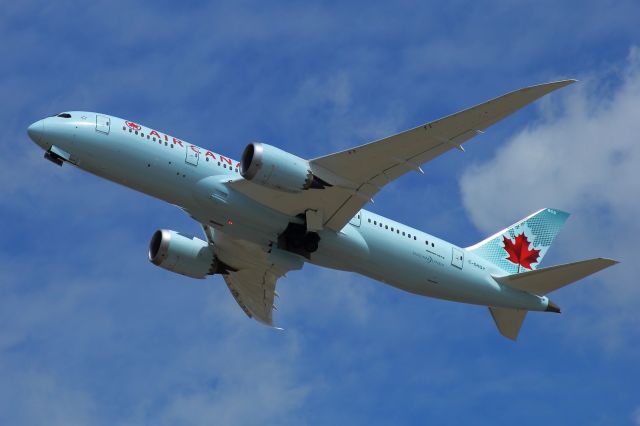 Boeing 787-8 (C-GHQY) - Air-Canada Dreamliner en-route to Toronto, just after T/O from runway 26. Picture date: 03/2015, at that time it was a two-months airborn plane.
