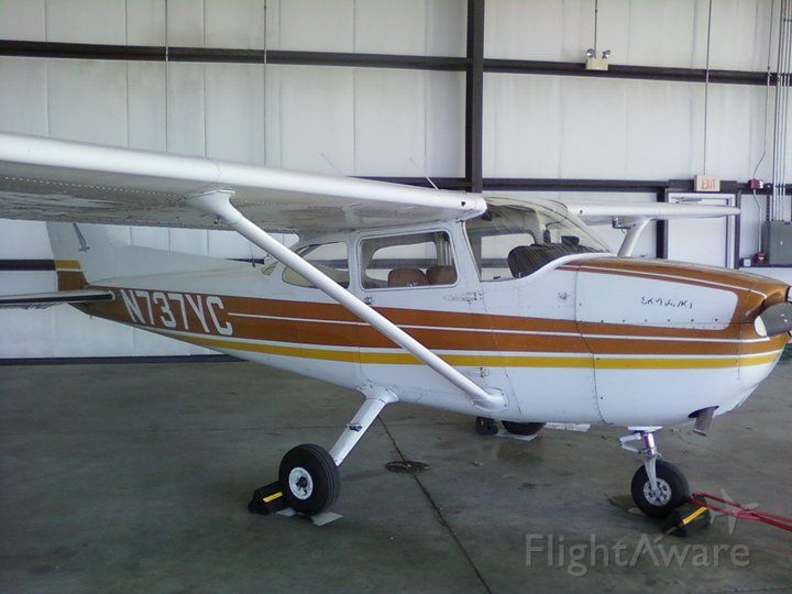 Cessna Skyhawk (N737YC)