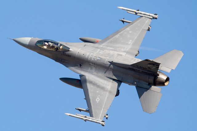 Lockheed F-16 Fighting Falcon (88-0492)