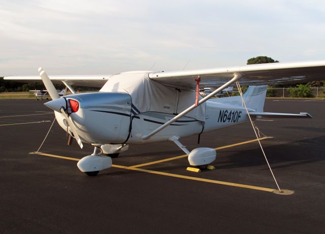 Cessna Skyhawk (N6410F)