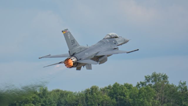 Lockheed F-16 Fighting Falcon —