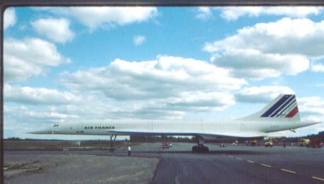 Aerospatiale Concorde (F-BVFF) - A l'aérogare de CYVO. Ce Concorde était venu pour l'inauguration du nouvel aérogare en 1987 à Val-d'Or, Québec, Canada.