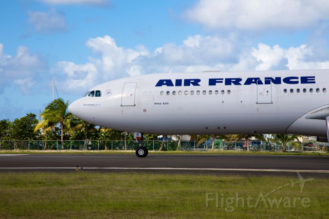 Airbus A340-300 (F-GNII) - Air France 3510 backtracks after landing Rwy 10 in Sint Maarten..