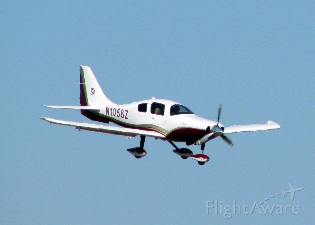 Cessna 400 (N1058Z) - Landing on runway 14 at Shreveports Downtown Airport.