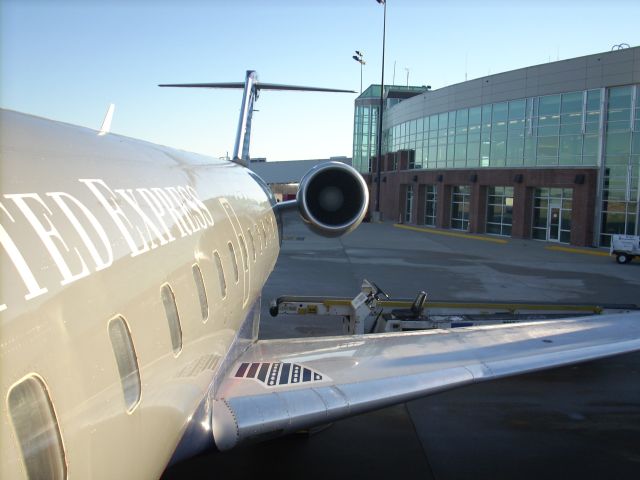 Canadair Regional Jet CRJ-200 (N923SW) - Boarding a flight for Denver at Northwest Arkansas Regional Airport around 2007 before the new terminal addition.