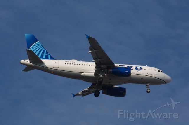Airbus A319 (N879UA) - On final approach to Boston Logan's 15R on 8/14/20. 