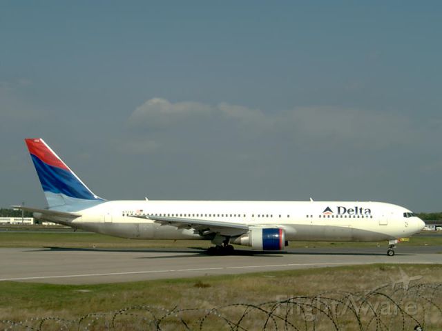 BOEING 767-300 (N1602) - DELTA