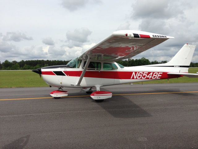 Cessna Skyhawk (N6548E)