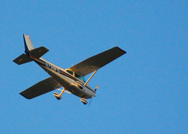 Cessna Skyhawk (N739FQ) - 4 Mile final Rwy27 KLAL at 07:30 04/04/15.
