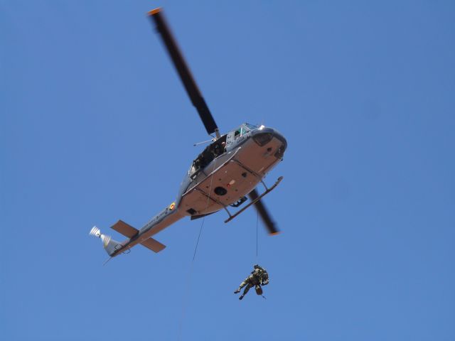 Bell UH-1V Iroquois (FAC4408) - Colombian Air Force and Army training rappel