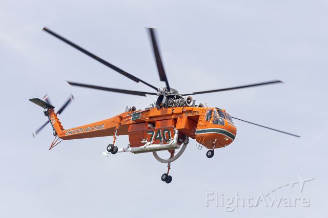 Sikorsky CH-54 Tarhe (N6962R) - Erickson Air-Crane "Olga" (N6962R) Sikorsky S-64E departing Wagga Wagga Airport.