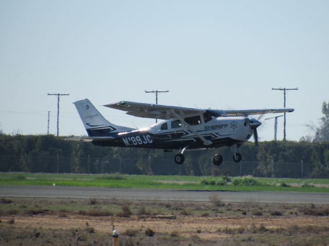 Cessna 206 Stationair (N189JC) - N189JC taking off out of Porterville.