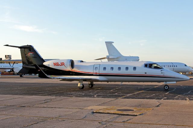 Learjet 60 (N8JR) - Junior taxing out of SheltAir
