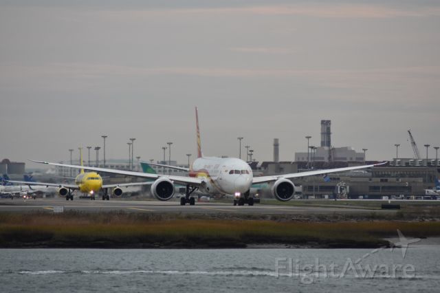 Boeing 787-8 (B-7837) - Hainan 787-9 taxiing to runway 22L at Boston Logan International Airport.