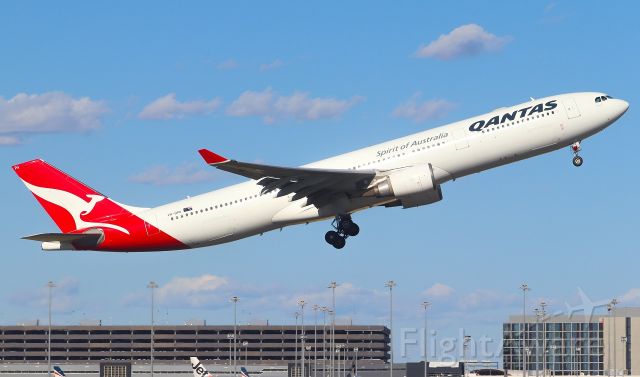 Airbus A330-300 (VH-QPA) - Taking off from RWY 16 at Melbourne 