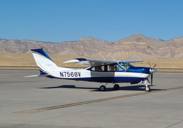 Cessna 177RG Cardinal RG (N7568V)