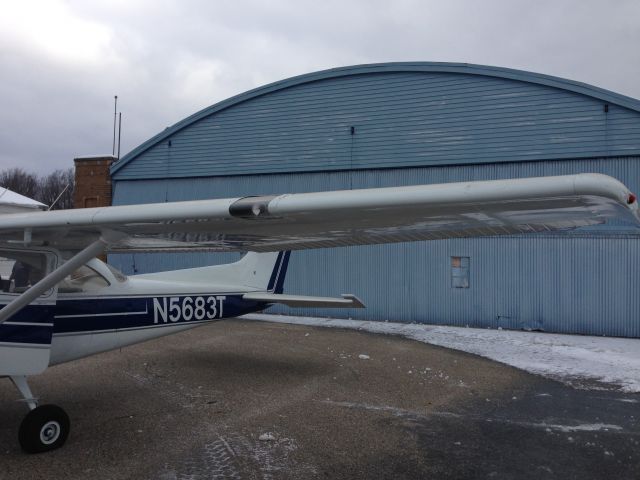 Cessna Skyhawk (N5683T)