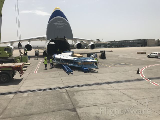 Antonov An-12 (UR-82009) - Unloading wings destined to IAI at L1 stand.