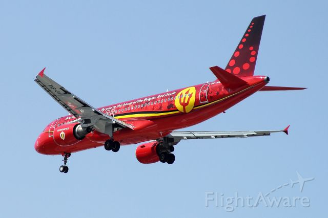 Airbus A320 (OO-SNA) - Red-Devils livery for Brussels-Airlines Airbus seconds before landing on runway 12. Date:04/2016.