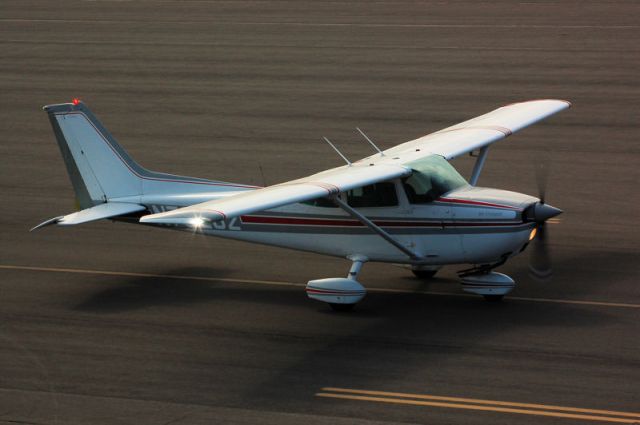 Cessna Skyhawk (N73262) - By- Fernando Sedeno