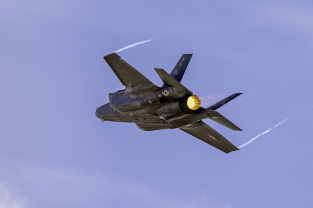 Lockheed F-35C (00155202) - Screaming into the blue