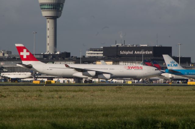 Airbus A340-300 (HB-JMG) - First landing ZHR-AMS-ZHR with A340 from Swiss at Schiphol int'l Airport