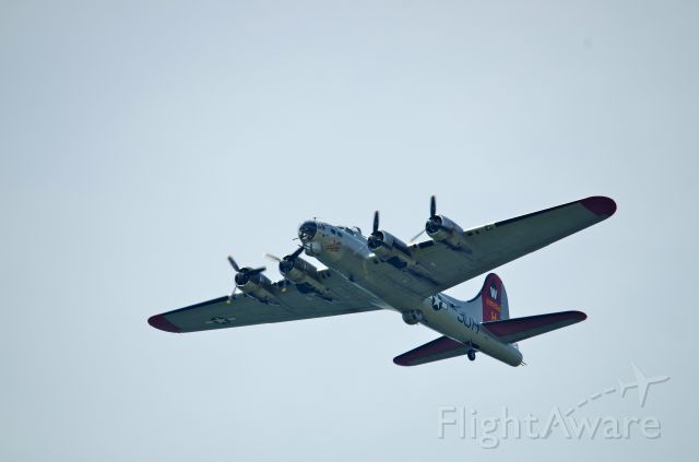 Boeing B-17 Flying Fortress (2102516) - WWII Flyover of National Mall Washington DC
