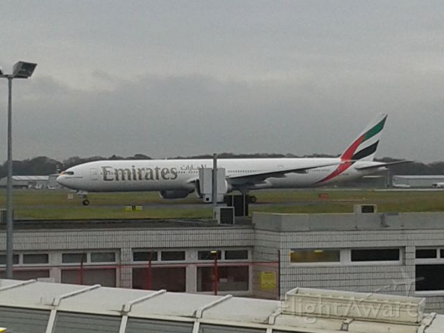 BOEING 777-300ER (A6-EBF) - Arriving from Dubai as EK35