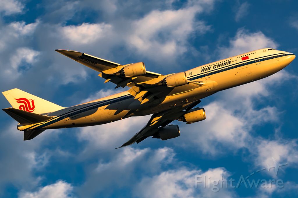 BOEING 747-8 (B-2481) - evening sun