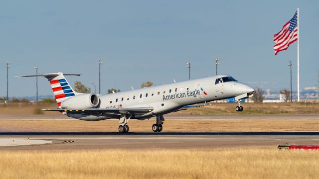 Embraer ERJ-135 (N817AE) - Arriving 18Rbr /11/17/18