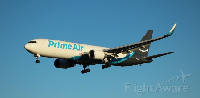 BOEING 767-300 (N389AZ) - 020822   third Amazon flight in 2 hours...Rwy 33L