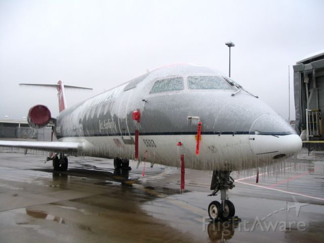 Canadair Regional Jet CRJ-200 — - No Deicing fluid