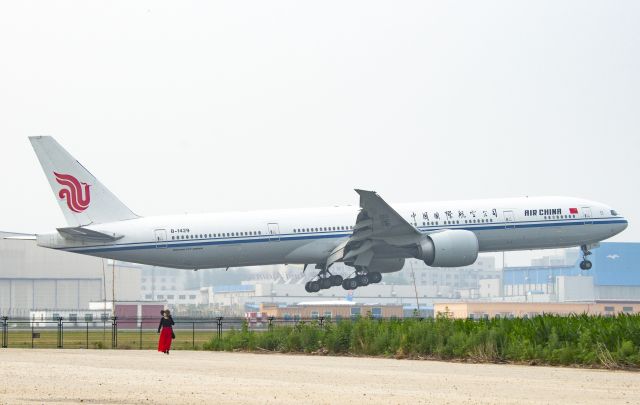 Boeing 777-200 (B-1429) - 中国沈阳桃仙机场，中国国际航空一架波音777即将降落。这是疫情期间从加拿大飞来的“分流机”。