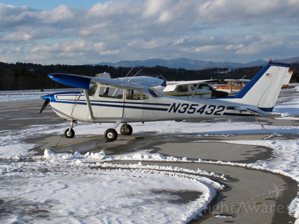 Cessna Skyhawk (N35432)