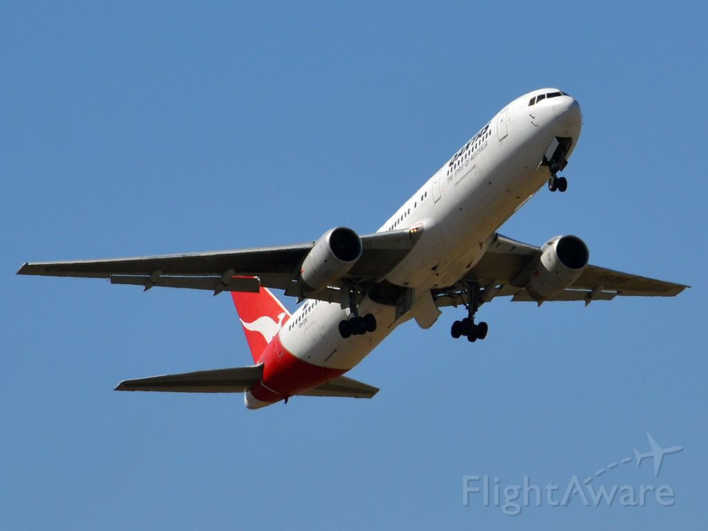 BOEING 767-300 (VH-ZXF) - Getting airborne off runway 23 on this beautiful Adelaide autumn day. Thursday 12th April 2012.