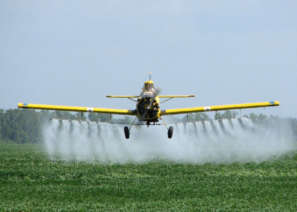 N91968 — - Air Tractor AT-401 dusting a field about ten miles north of Natchitoches, Louisiana. Thats got to be a fun job! Fun to watch too!