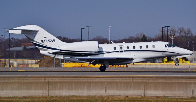 Cessna Citation X (N750VP) - A private jet lands at MSP, since Minnesota holds many fortune 500 companies! 