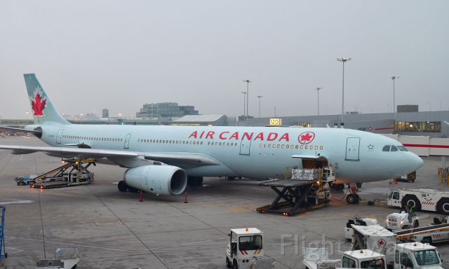Airbus A330-300 (C-GHKW) - Air Canada Airbus A330-343 C-GHKW in Toronto 